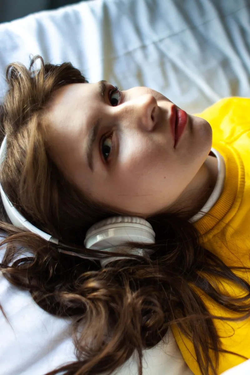 A listener unwinding at home with Lifehear headphones